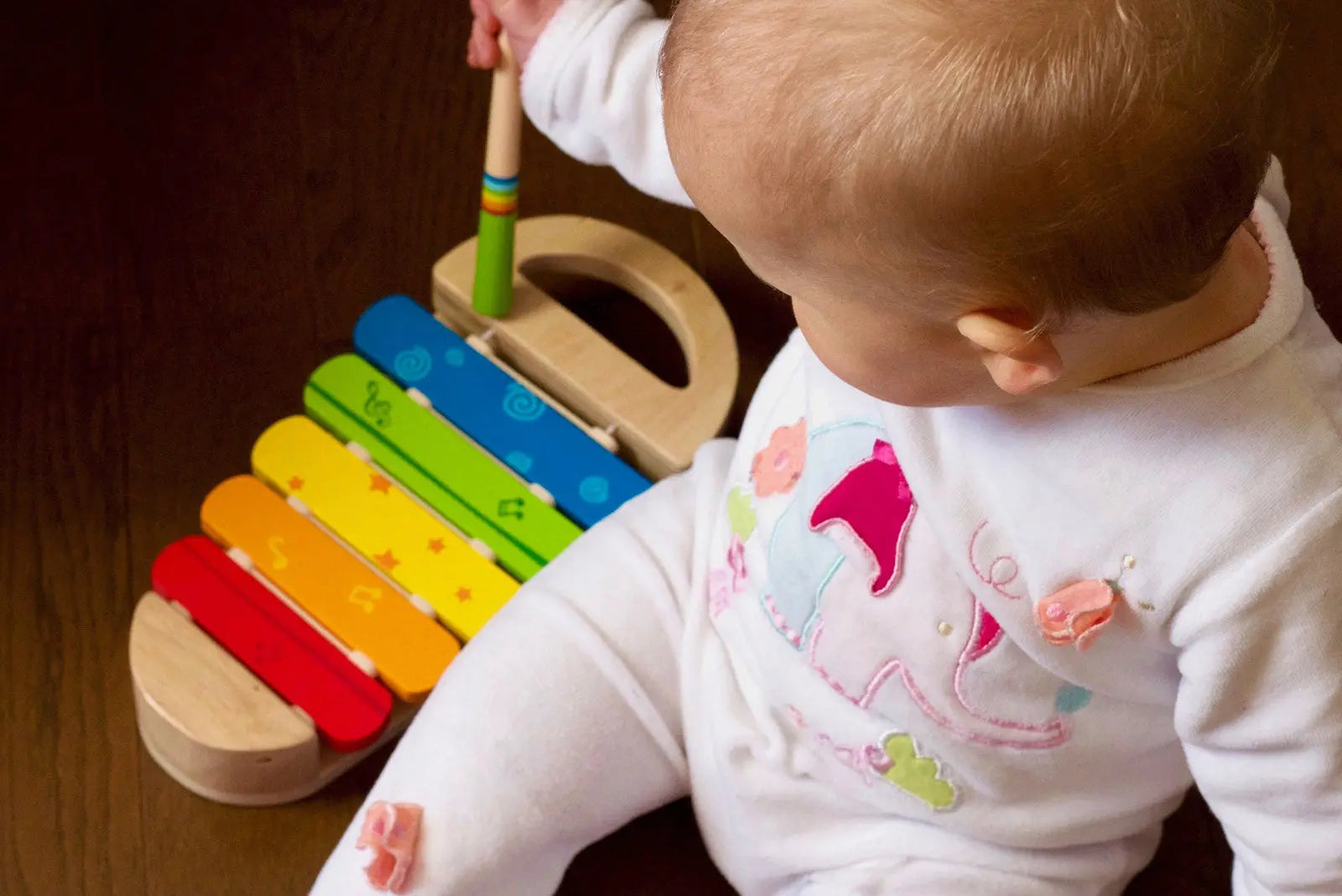 What to avoid in your baby's first toys