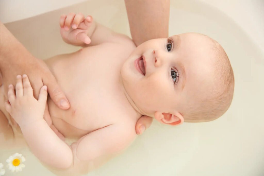 How-To-Guide-For-Bathing-Your-Baby Organicbabyfood.shop